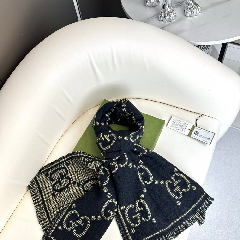 Gucci Black and Cream Men's Scarf